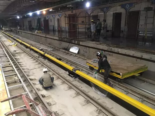 شهروندان پرند چشم انتظار خط مترو