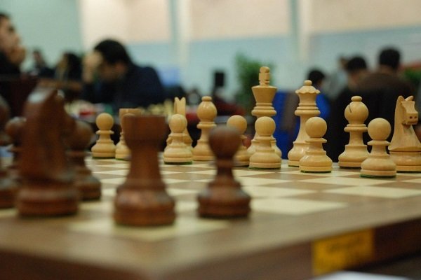 شطرنج بازان استان تهران با هم رقابت می کنند
