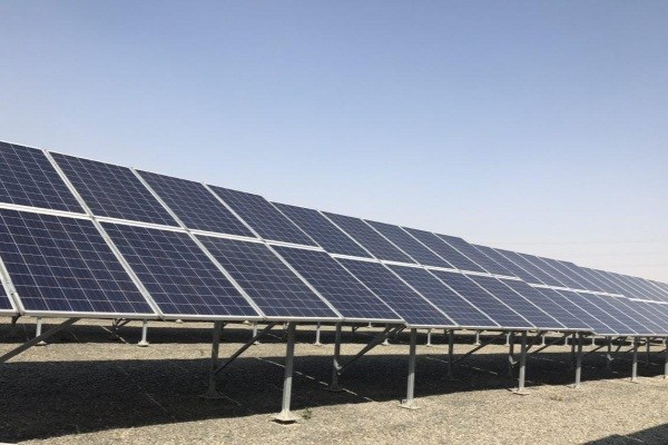 کلنگ‌زنی نیروگاه خورشیدی ۱۰ مگاواتی در پرند