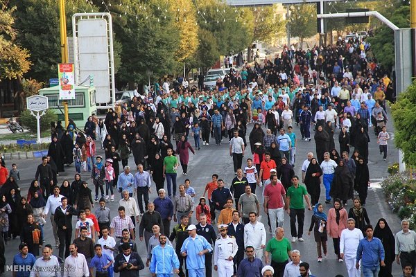 استقبال مردم شهریار از همایش پیاده روی
