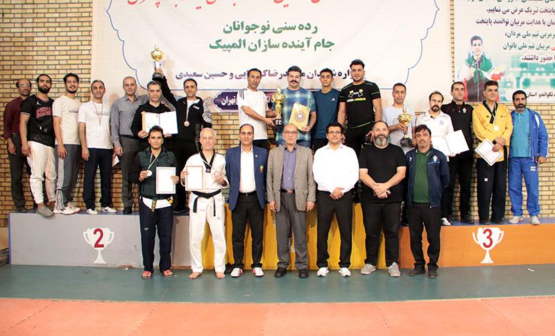 قهرمانان مسابقات تکواندو کارگران در استان تهران