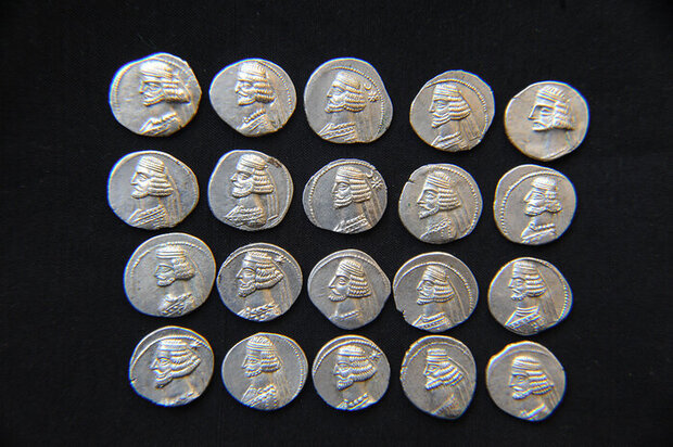 کشف تعدادی سکه های تاریخی در ورامین