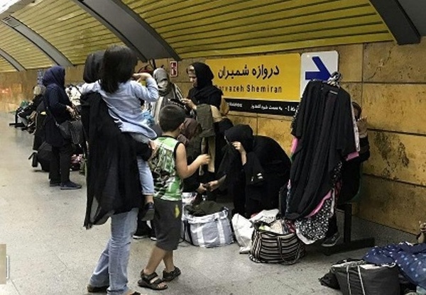مترو تهران در  قرق زنان دستفروش