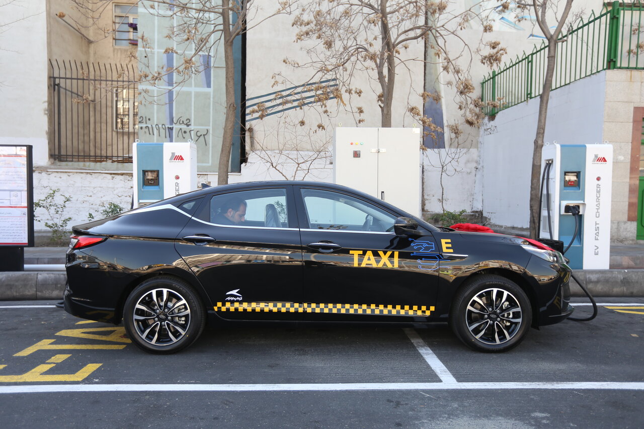 جایگزینی تاکسی فرسوده با تاکسی برقی در تهران