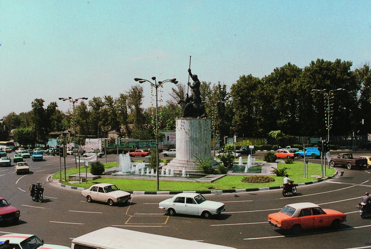 قدمت ۹۰ ساله مجسمه میدان حر در تهران