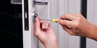 وقتی کلید داخل قفل می‌ماند، باید چه کار کنیم؟