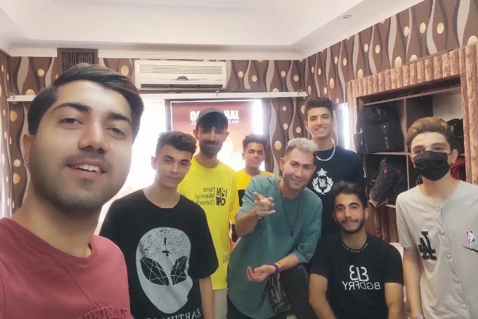 بهترین تکنیک های آرایشگری مردانه را در جهان مو یاد بگیرید